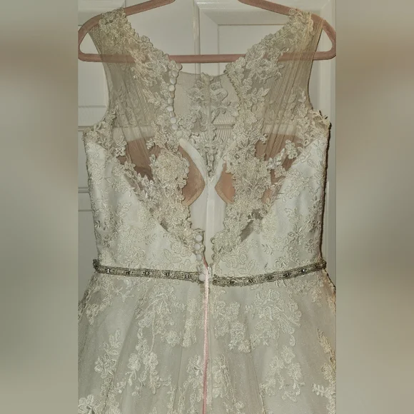 NWT! REBECCA INGRAM WEDDING DRESS ! (ONE PEARL IS MISSING ON THE SWAROVSKI BELT) - Picture 15 of 16